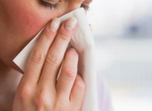 What causes allergic rhinitis?